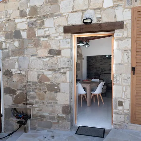 Sousannou Stone House, 3 Bedroom Mountain Escape With Bbq And Fireplace