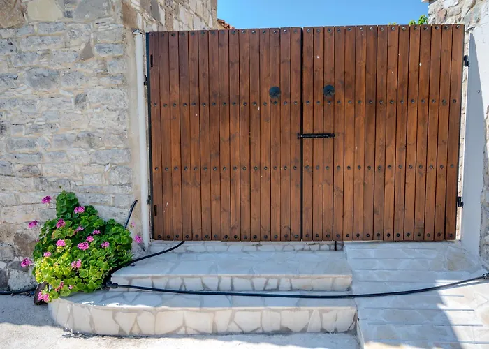 Sousannou Stone House, 3 Bedroom Mountain Escape With Bbq And Fireplace Σπίτι διακοπών Γαλαταριά