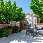 Sousannou Stone House, 3 Bedroom Mountain Escape With Bbq And Fireplace Nyaraló *