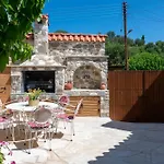Sousannou Stone House, 3 Bedroom Mountain Escape With Bbq And Fireplace Nyaraló