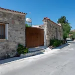 Nyaraló Sousannou Stone House, 3 Bedroom Mountain Escape With Bbq And Fireplace *