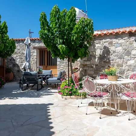 Sousannou Stone House, 3 Bedroom Mountain Escape With Bbq And Fireplace בית נופש *