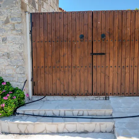 Sousannou Stone House, 3 Bedroom Mountain Escape With Bbq And Fireplace בית נופש Galataria