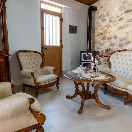 Feriehus Sousannou Stone House, 3 Bedroom Mountain Escape With Bbq And Fireplace