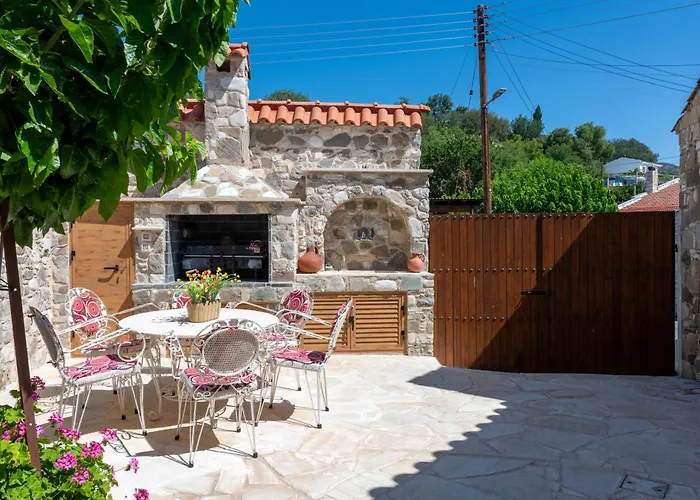 Sousannou Stone House, 3 Bedroom Mountain Escape With Bbq And Fireplace 度假居