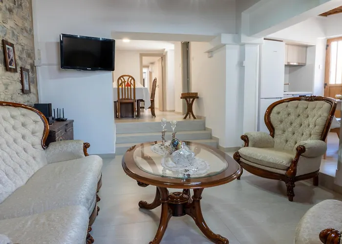 Sousannou Stone House, 3 Bedroom Mountain Escape With Bbq And Fireplace