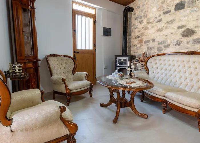 Semesterbostad Sousannou Stone House, 3 Bedroom Mountain Escape With Bbq And Fireplace